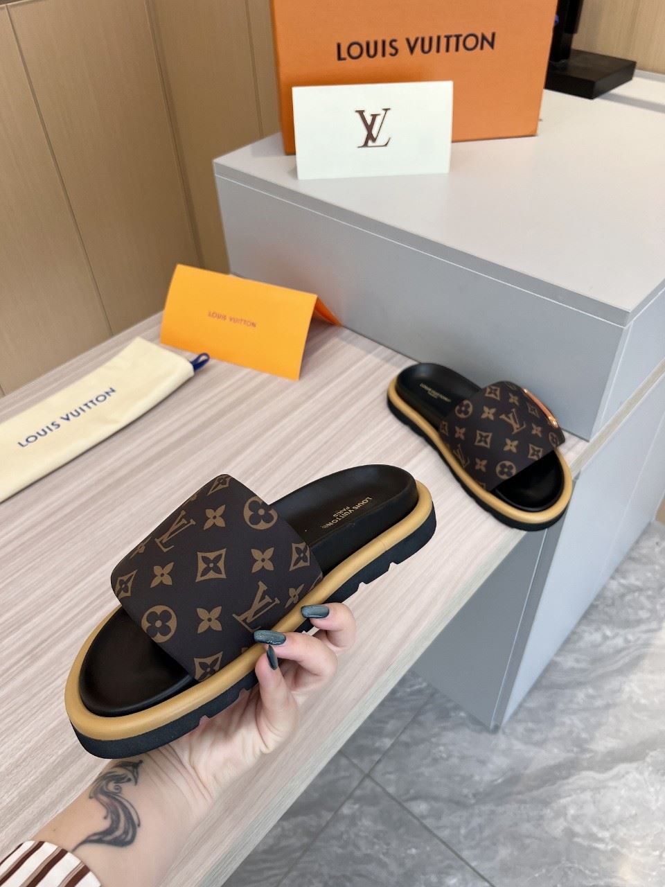 Louis Vuitton Slippers